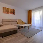 Transylvanian Apt. w/ lrg. terrace&parking - KarpatenHaus
