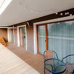 Transylvanian Apt. W/ Lrg. Terrace And Parking - Karpatenhaus