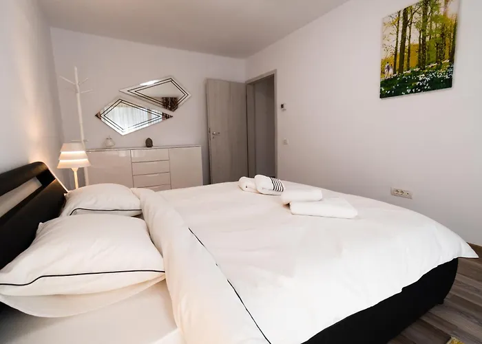 Transylvanian Apt. w/ lrg. terrace&parking - KarpatenHaus