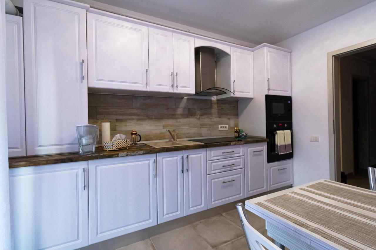 Transylvanian Apt. W/ Lrg. Terrace&parking - Karpatenhaus Brașov